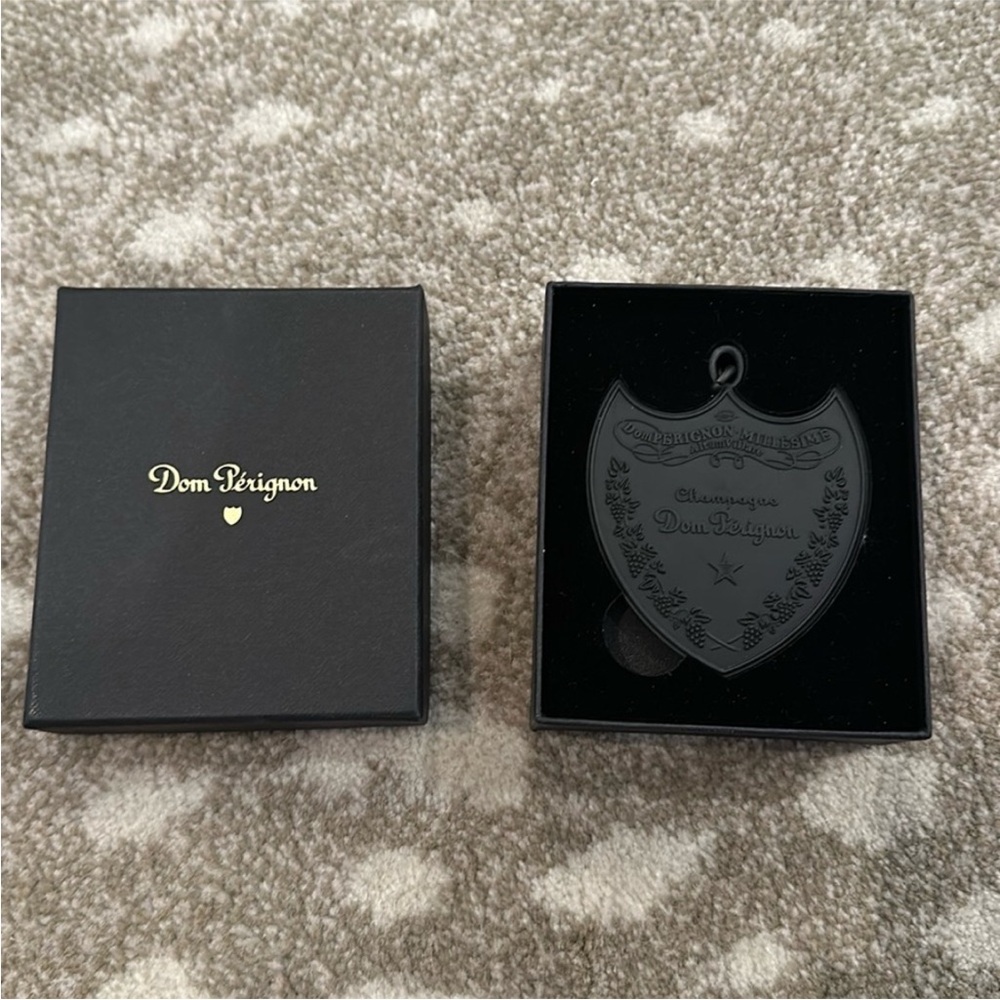 Dom Pérignon Black Keychain - Picture 3 of 3